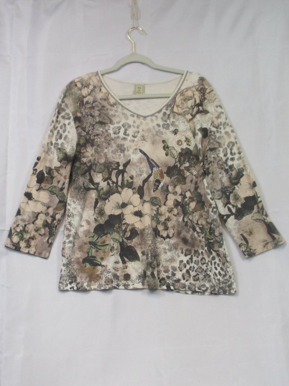 Jess & Jane Women 3/4 Sleeve V-Neck Tee Top Floral Bird Print Embellished XL